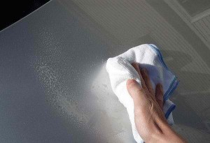 The type of rag used and the wiping technique affects how waterless car wash works.